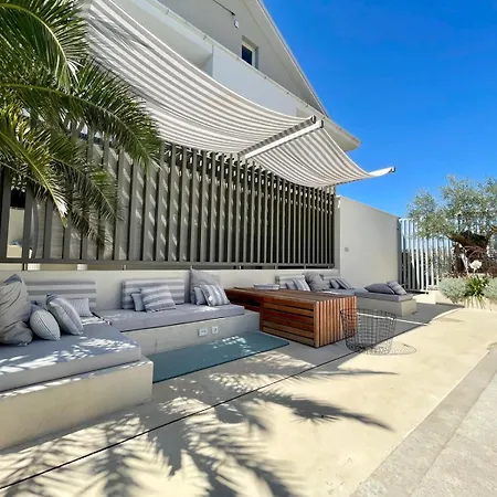 Tiego Villa